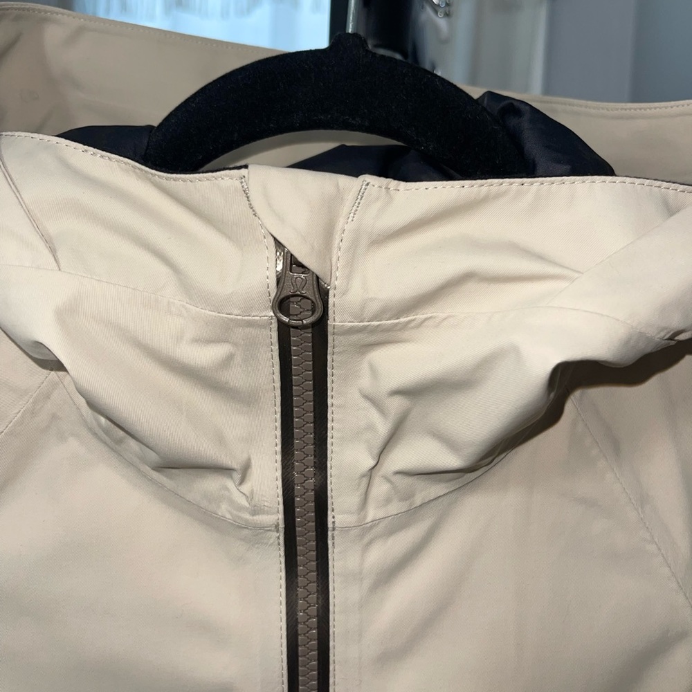 Lululemon Definitely Raining Jacket - Picture 10 of 15